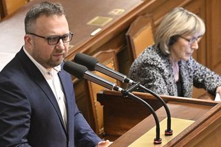 Poslanci schválili sociální superdávku - Novinky